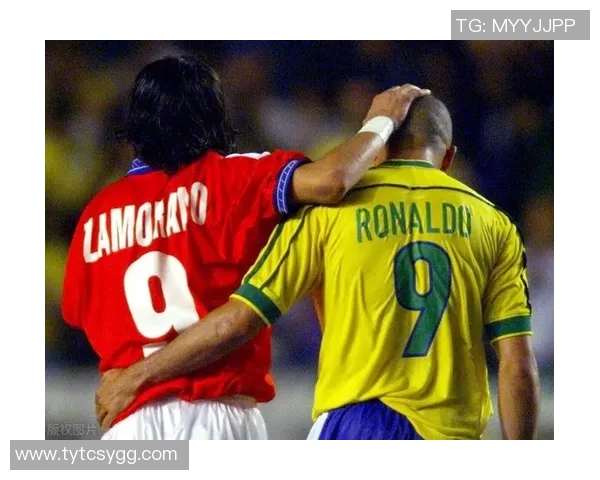 与国际足球巨星亲密合影的难忘时刻和背后故事分享