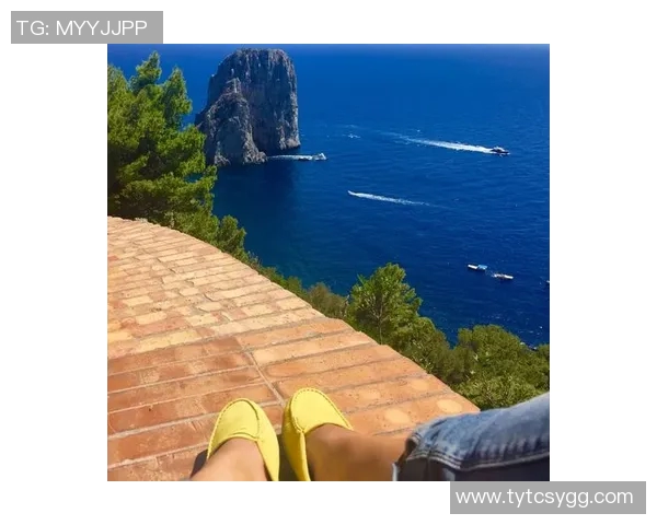 假装路人的足球明星如何在街头展现真实自我与球场魅力 假装路人的足球明星如何在街头展现真实自我与球场魅力