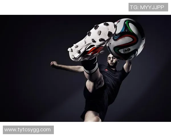 漫画足球明星齐聚一堂展现激情与梦想的精彩瞬间 漫画足球明星齐聚一堂展现激情与梦想的精彩瞬间