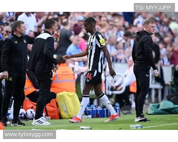 荷兰足球明星7号的辉煌历程与传奇瞬间回顾