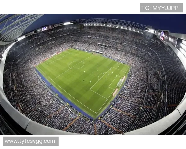 足球场上的叫卡明星们:他们如何用激情和才华征服球迷心灵 足球场上的叫卡明星们:他们如何用激情和才华征服球迷心灵